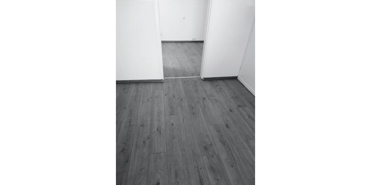 Renovierte 3 Zimmer Wohnung mit Küche und neuem Badezimmer 3 zimmer