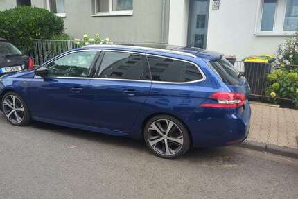 Peugeot 308 200.000 km 7.900 € Frankfurt 60316