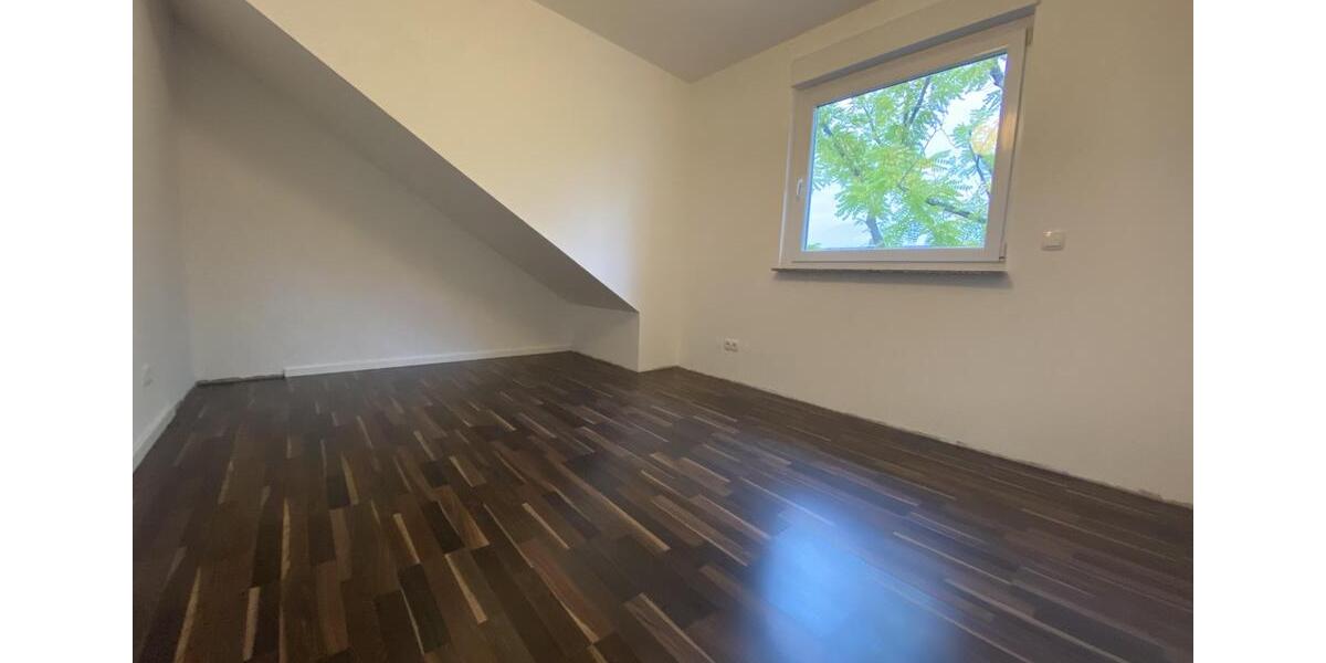 Dachgeschoßwohnung Frankfurt am Main Niederrad - 4 Zimmer, 133 m&sup2;, 2.100&euro; | Angebot:26505068