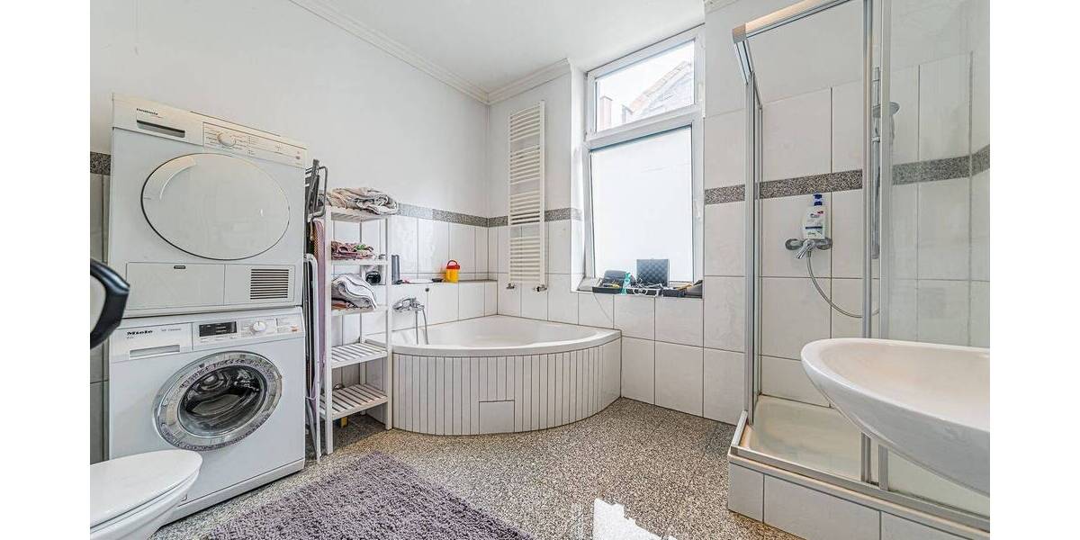 Schöne 3-Zimmer-Altbau-Wohnung mit Balkon in sehr guter Nordendlage 3 zimmer