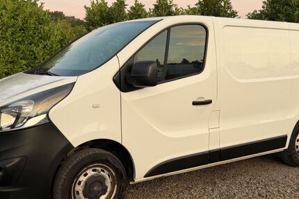 Opel Vivaro 185.559 km 6.999 &euro; Limeshain 63674