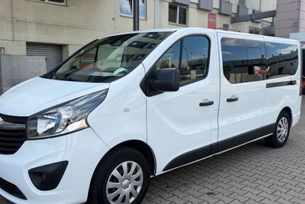 Opel Vivaro 175.000 km 11.990 &euro; Frankfurt am Main 65933