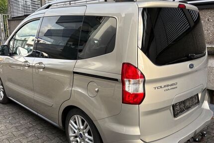 Ford Tourneo Courier 142.000 km 8.499 &euro; Frankfurt am Main 60389