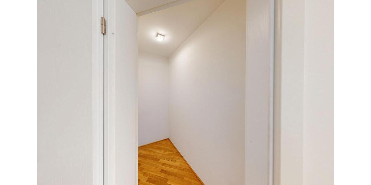 Einfamilienhaus Frankfurt am Main Nord-Ost - 4 Zimmer, 127 m&sup2;, 2.345&euro; | Angebot:25977952