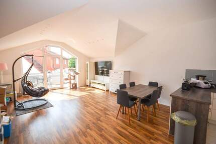 DIETZ: Helle freundliche 3-Zimmer Dachgeschosswohnung in Groß-Zimmern mit Garage und sonnigem Balkon 3 zimmer