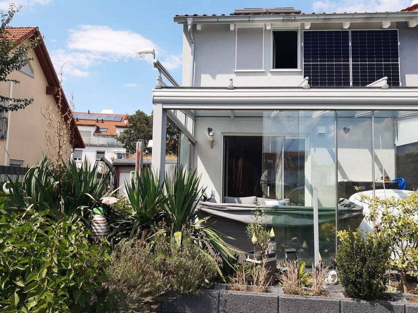 Schöne Doppelhaushälfte mit tollem Wintergarten in Toplage