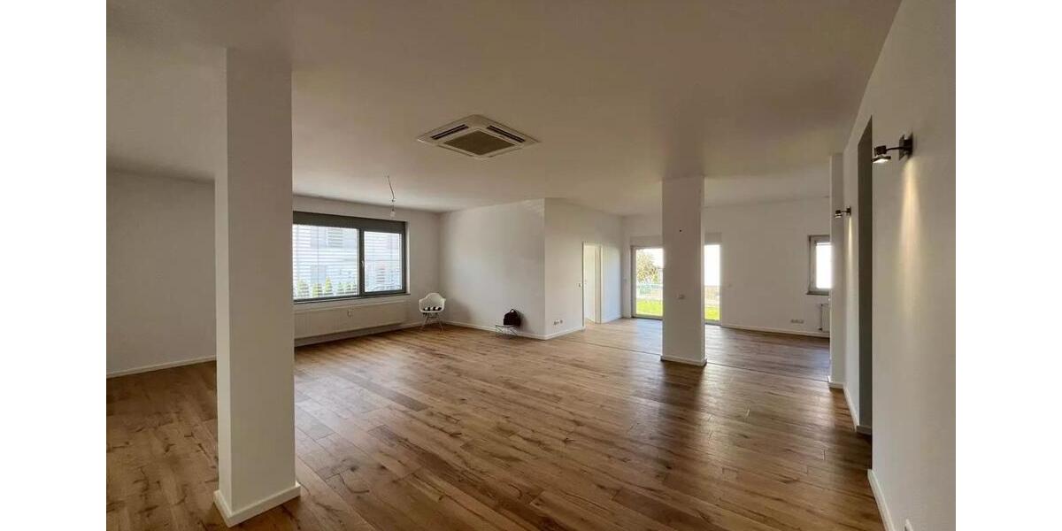 Hochparterre Bad Homburg vor der Höhe Gonzenheim - 5 Zimmer, 175 m&sup2;, 1.990&euro; | Angebot:25380898
