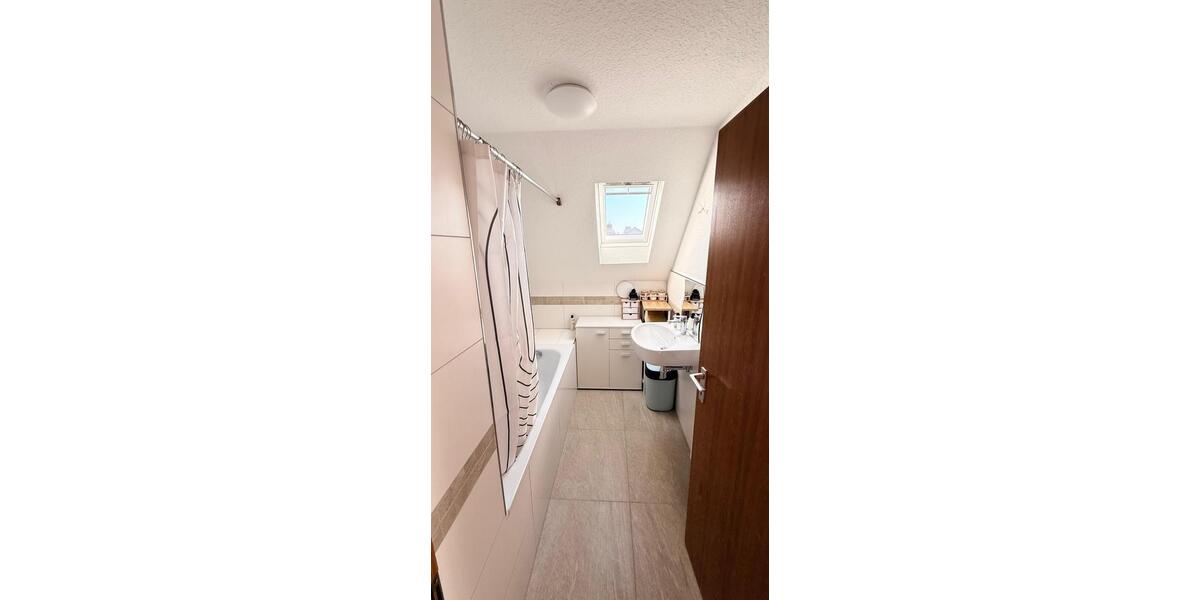 Dachgeschoßwohnung Frankfurt am Main Innenstadt 3 - 2 Zimmer, 75 m&sup2;, 900&euro; | Angebot:26440507