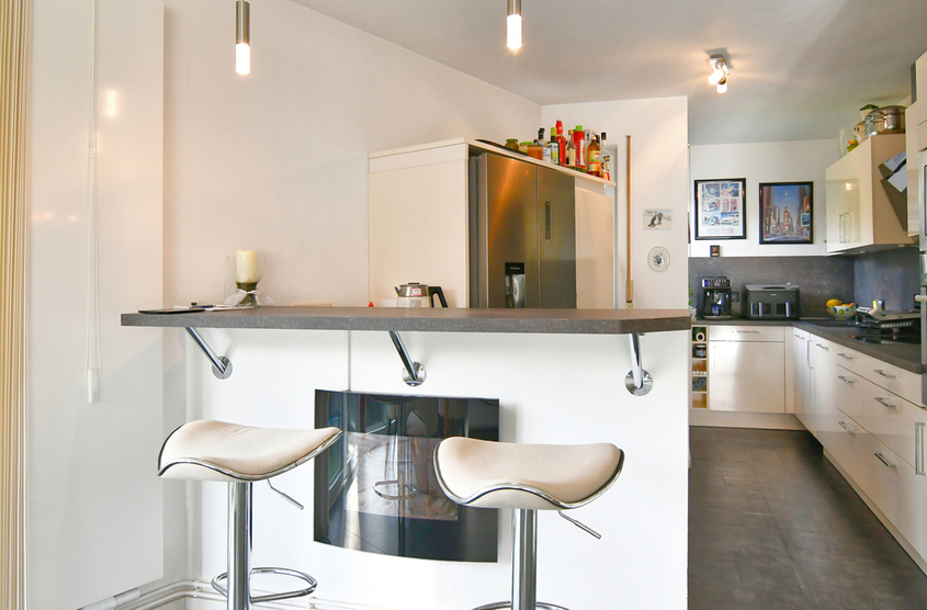 Schöne Wohnung mit 1a Infrastruktur + 2 TG Plätze 3 zimmer