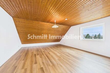 Gemütliche Dachgeschoss-Wohnung mit Skylineblick 2 zimmer