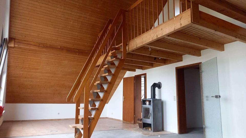 gemütliche Dachgeschosswohnung mit offener Galerie und Loggia 2 zimmer