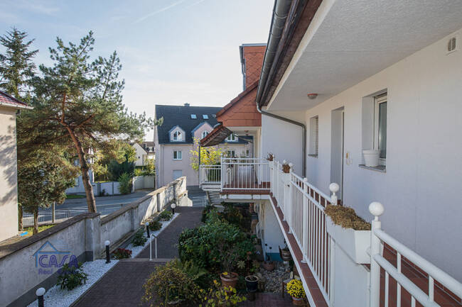 Zentrales Wohnen und dennoch ruhig: 2 Zimmerwohnung mit großem Balkon, Blick ins Grüne