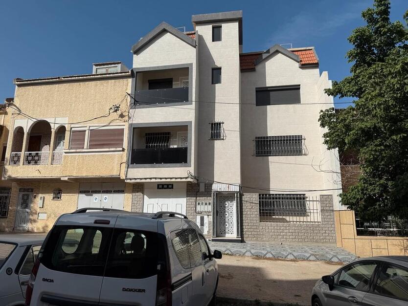 Modernes 3 Familienhaus mit Garage in Azrou