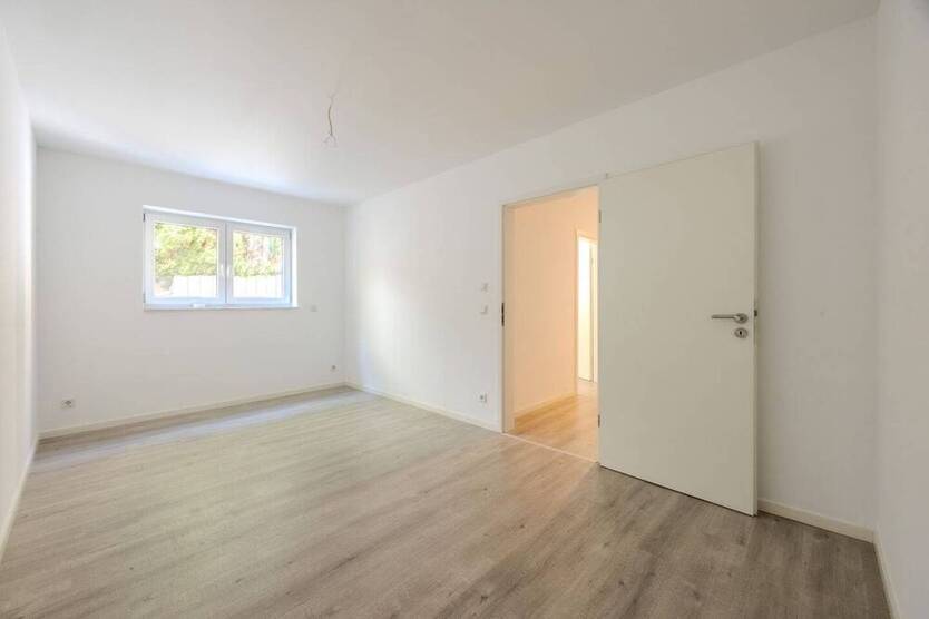 Schicke Maisonette-Wohnung mit sehr großer Sonnenterrasse und 2 Stellplätzen!