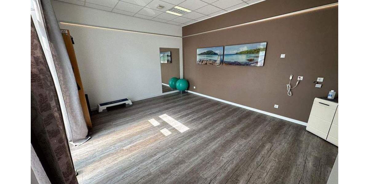 Ladenlokal im Erdgeschoss mit großer Schaufensterfront in Dietzenbach zimmer