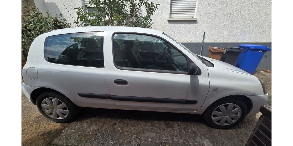 Renault Clio 122.249 km 700 &euro; Alzenau 63755