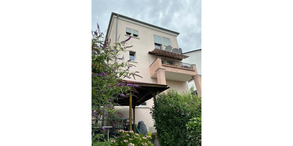 Bergen-Enkheim: Haus mit 7 Zimmer zum Sanieren! Panoramablick! 7 zimmer