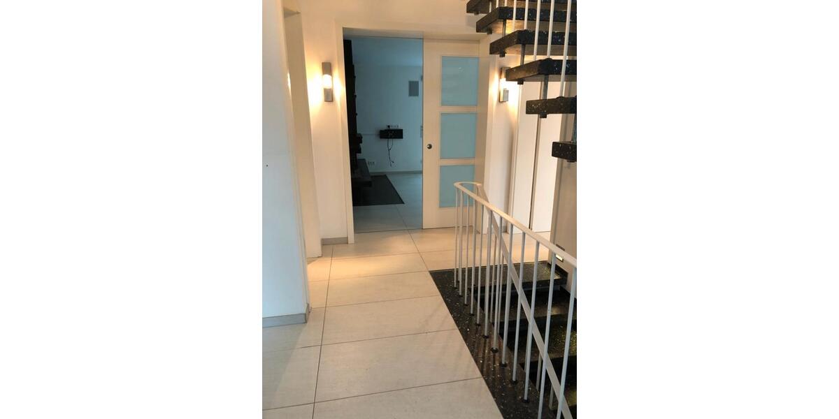 Einfamilienhaus Dreieich - 9 Zimmer, 300 m&sup2;, 3.990&euro; | Angebot:26336525