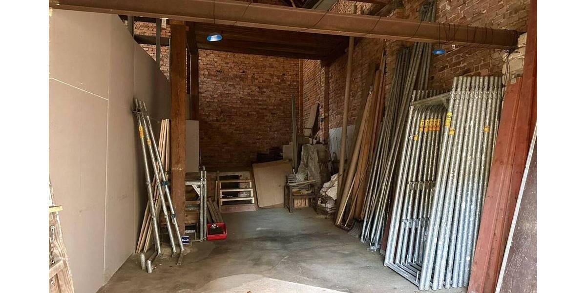 Gewerbefläche mit viel Lagermöglichkeiten, Stellplätzen und Scheune! zimmer