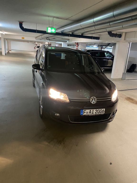 VW Touran 212.300 km 9.900 € Frankfurt am Main 60438