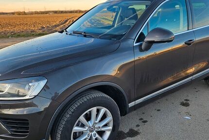 VW Touareg 242.300 km 14.900 € Offenbach 63069