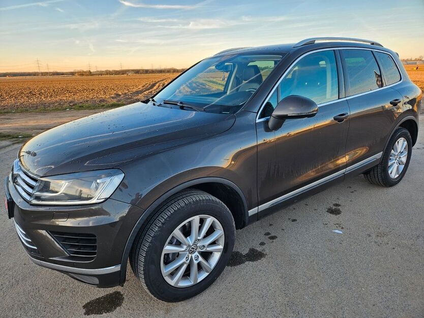 VW Touareg 242.300 km 14.900 € Offenbach 63069