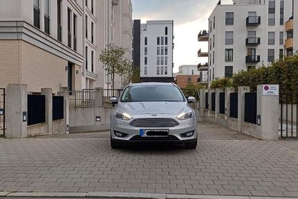 Ford Focus 99.800 km 8.700 € Frankfurt 65933