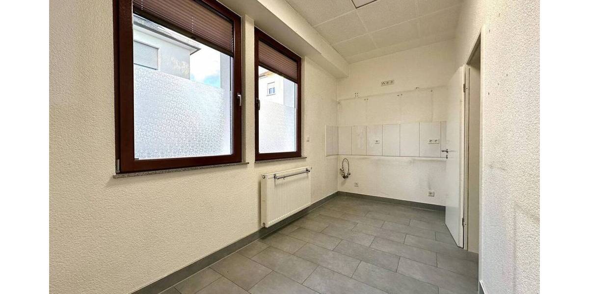 Gewerbefläche mit viel Lagermöglichkeiten, Stellplätzen und Scheune! zimmer