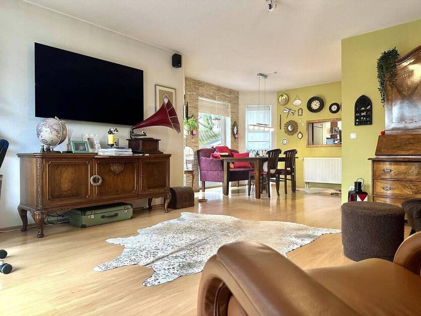 Einziehen und wohlfühlen! - 2 Familienhaus inkl. Garage - gesuchte Wohnlage 6 zimmer