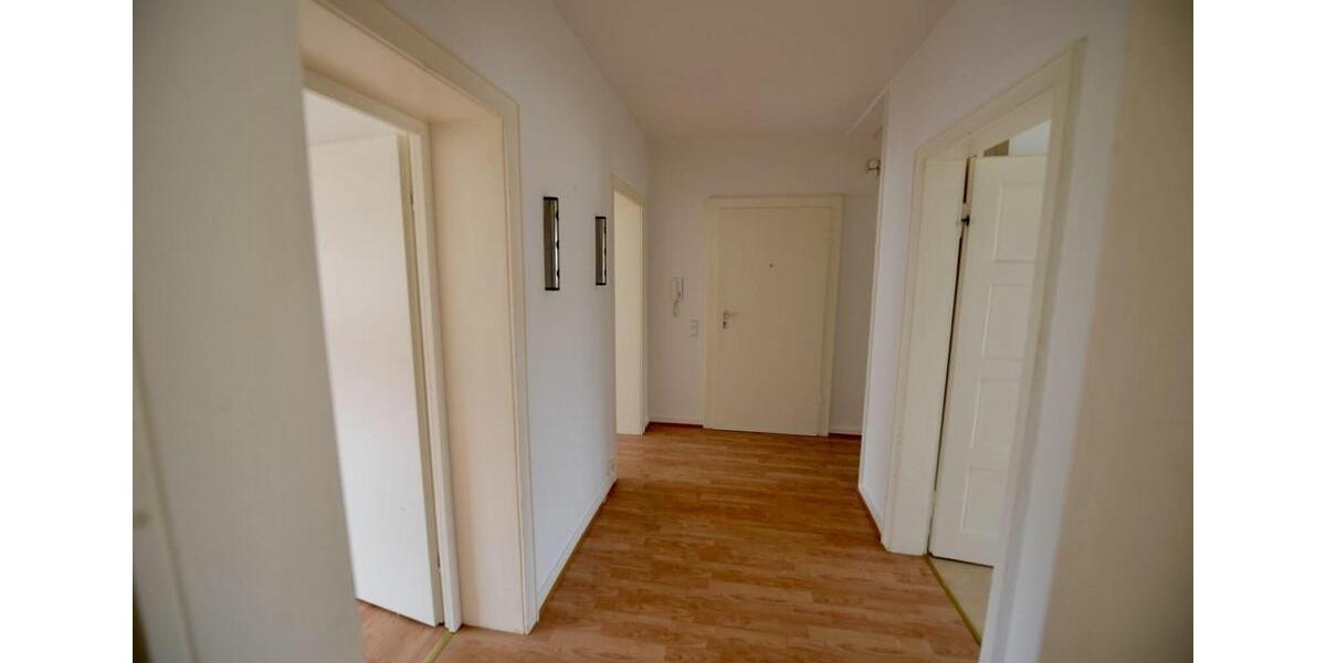 Dachgeschoßwohnung Frankfurt am Main Ginnheim - 3 Zimmer, 80 m&sup2;, 1.350&euro; | Angebot:26251158