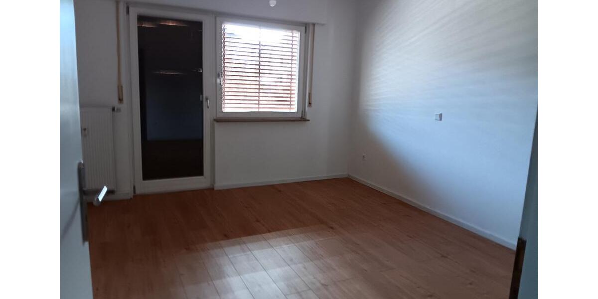 Etagenwohnung Aschaffenburg Damm - 3.5 Zimmer, 89 m&sup2;, 900&euro; | Angebot:26549939