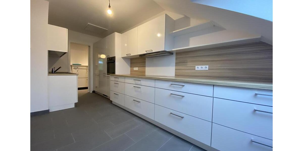 Dachgeschoßwohnung Frankfurt am Main Niederrad - 4 Zimmer, 133 m&sup2;, 2.100&euro; | Angebot:26505068