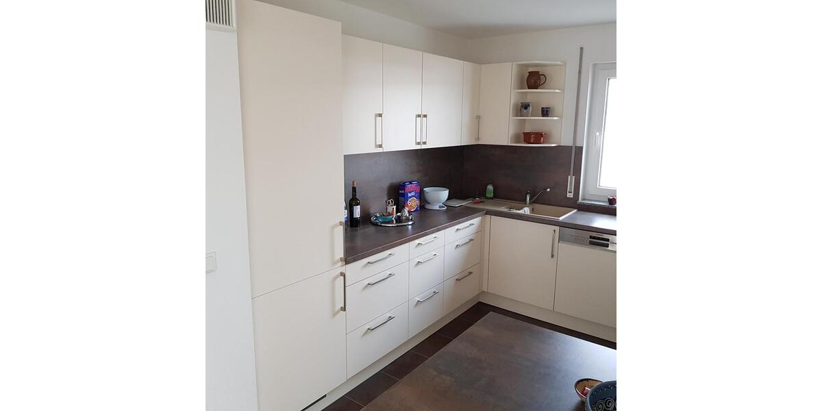 Komfortable Wohnung mit Balkon, Aufzug und Tiefgaragenstellplatz 3 zimmer