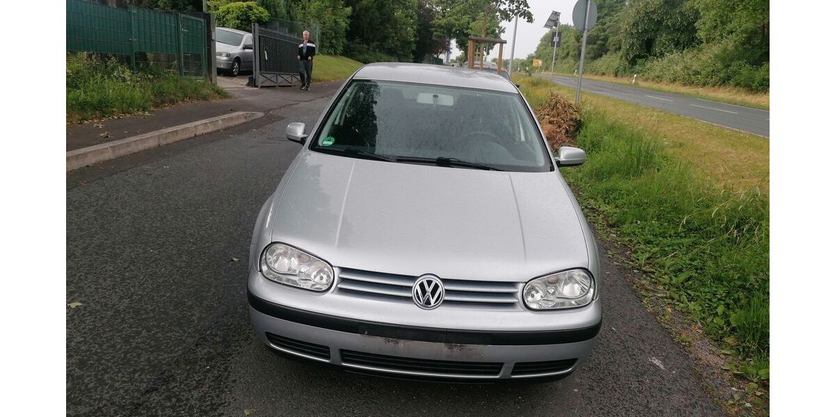 VW Golf 140.000 km 3.000 &euro; friedrichsdorf 61381