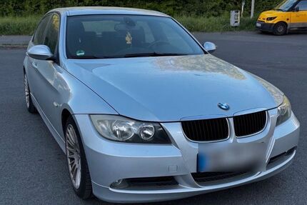 BMW 320 290.000 km 3.600 &euro; Obertshausen 63179