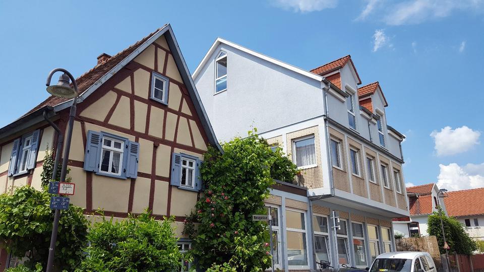 Attraktives Haus zu verkaufen: 2 Eigentumswohnungen und 1 Physio