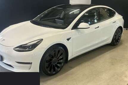 Tesla Model 3 54.444 km 30.800 € Hanau 63457