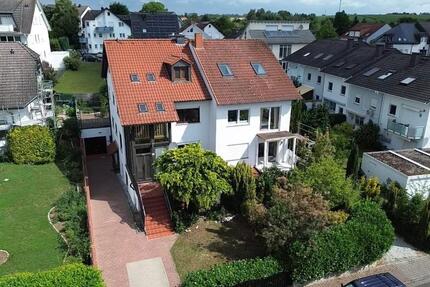 Helle Doppelhaushälfte mit Wintergarten und Einliegerwohnung zimmer