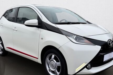 Toyota Aygo (X) 121.000 km 6.199 &euro; Frankfurt am Main 60386