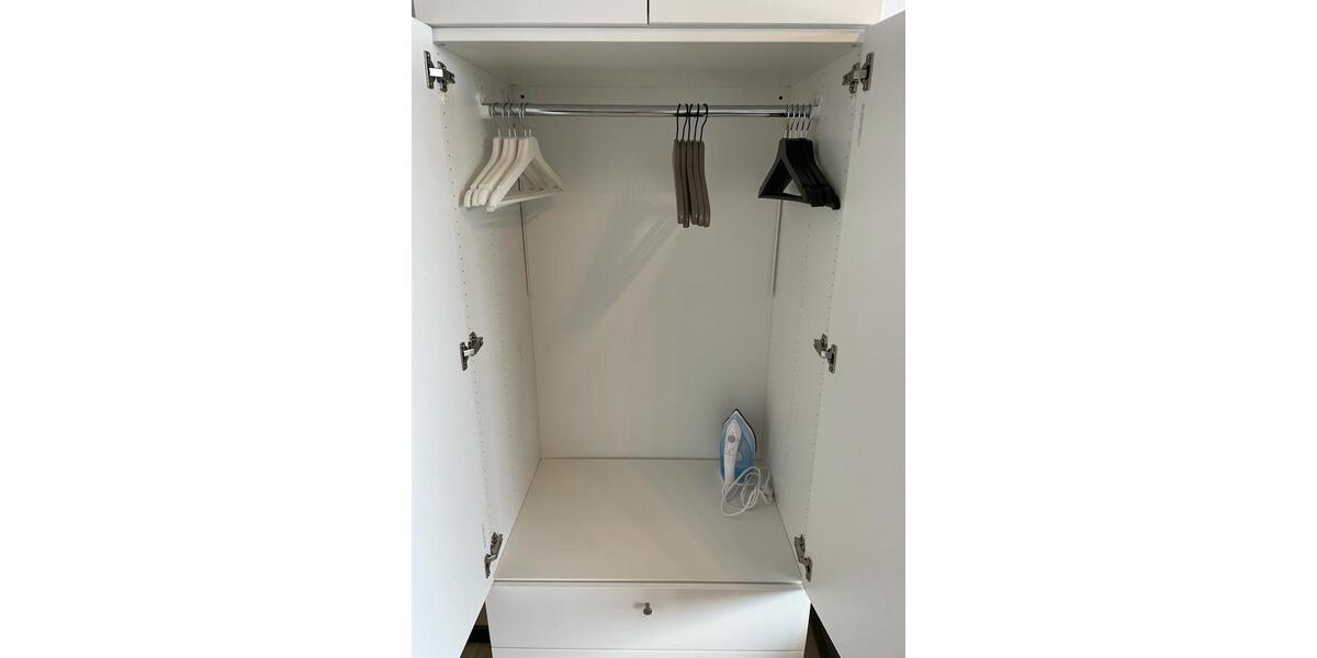 Voll mobileres Studio-Apartment, Balkon, Parkplatz in Neuss 1 zimmer