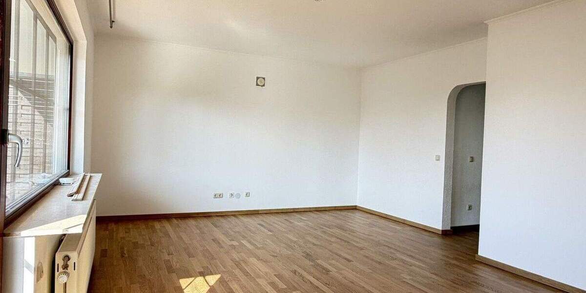 Etagenwohnung Steinbach (Taunus) - 3 Zimmer, 85 m&sup2;, 1.200&euro; | Angebot:25837333