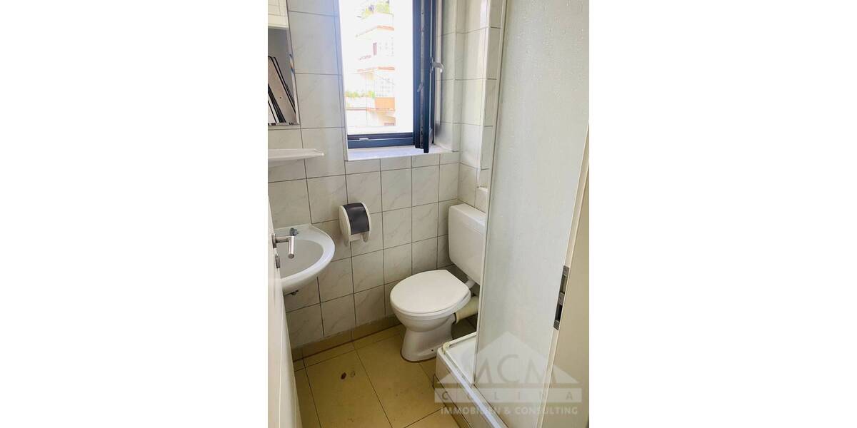 #VERKAUFT# 2015 kernsanierte Beherbergungsimmobilie in Offenbach-Mitte mit 23 Zimmer (40 Betten) und Ausbaureserve. zimmer