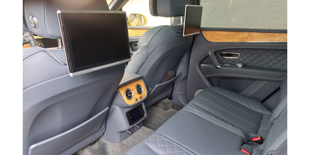 Bentley Bentayga 37.800 km 122.799 &euro; Frankfurt 65933