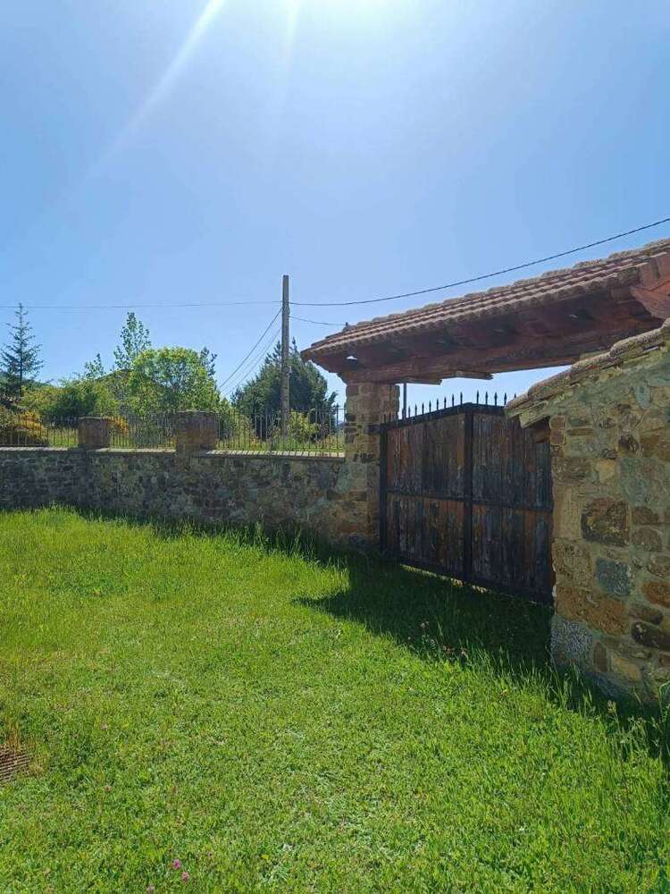 Haus zum Kaufen in Cervera de Pisuerga 140.000 € 341 m²