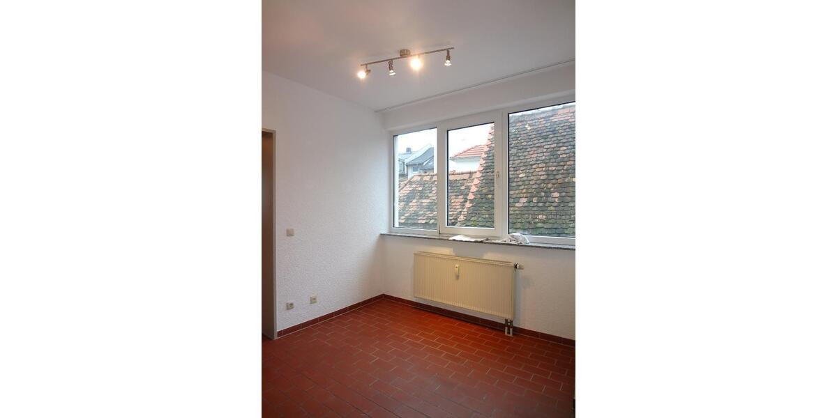 2 ZKBB* KFZ-Stell* max. 1 Pers* kl. EBK* Wannenbad* Parketboden* S-W BalkonLoggia* DA-Bessungerstr. - Etagenwohnung Darmstadt / Bessungen Bessungen | Angebot:27092927