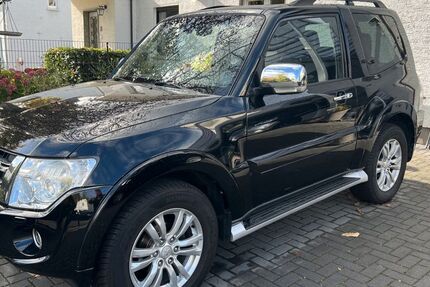 Mitsubishi Pajero 188.750 km 20.980 € Frankfurt 60439
