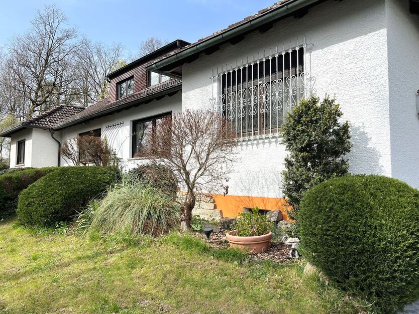 Keine Käuferprovision! Charmante Doppelhaushälfte mit Traumgrundstück in DreieichBuchschlag! 4 zimmer