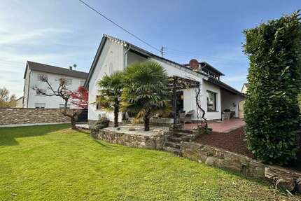 Haus zum Kaufen in Hattersheim am Main 1.039.000 € 200 m² 6 zimmer