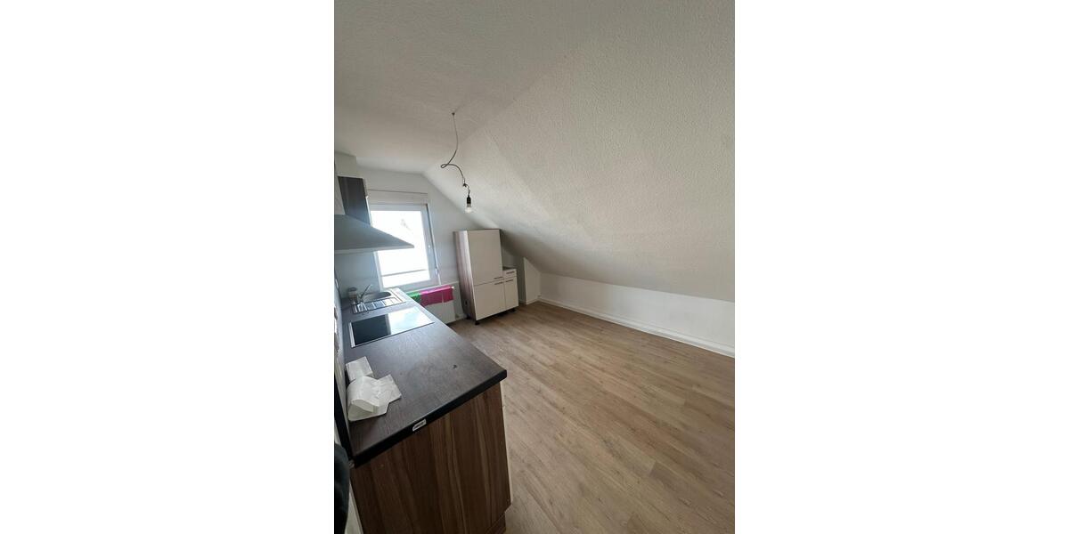 Dachgeschoßwohnung Flörsheim am Main - 2 Zimmer, 65 m&sup2;, 1.200&euro; | Angebot:25903915