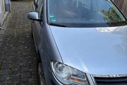 VW Touran 303.000 km 3.200 € Frankfurt am Main 65933